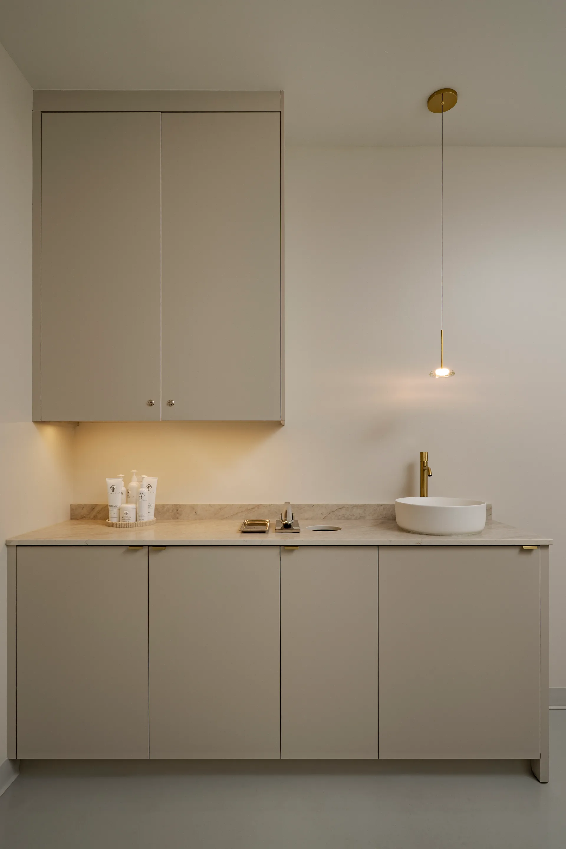 Treatment room cabinetry and washbasin