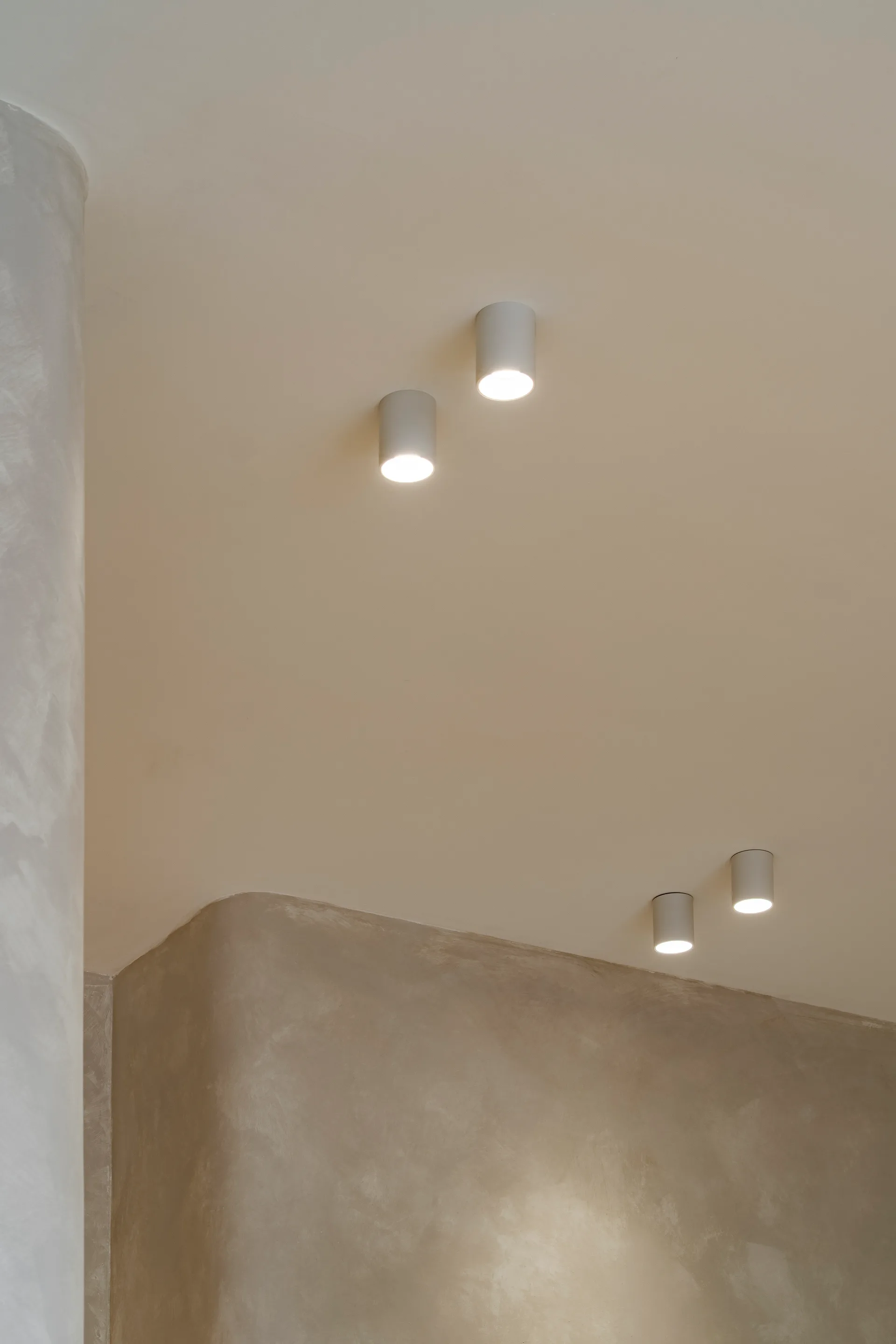 Ceiling spotlights above curved interior walls